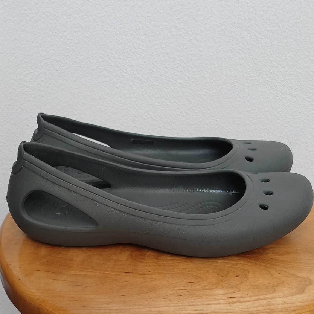Crocs Kadee Grey Rubber Ballet Flats With Cutouts Size 9 Work Comfort Casual